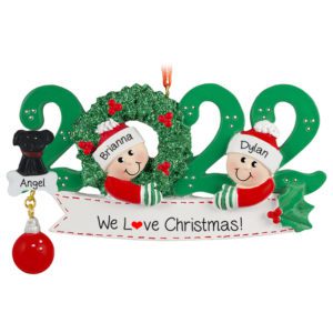 Image of 2022 Couple With Pet Glittered Green Wreath Personalized Ornament